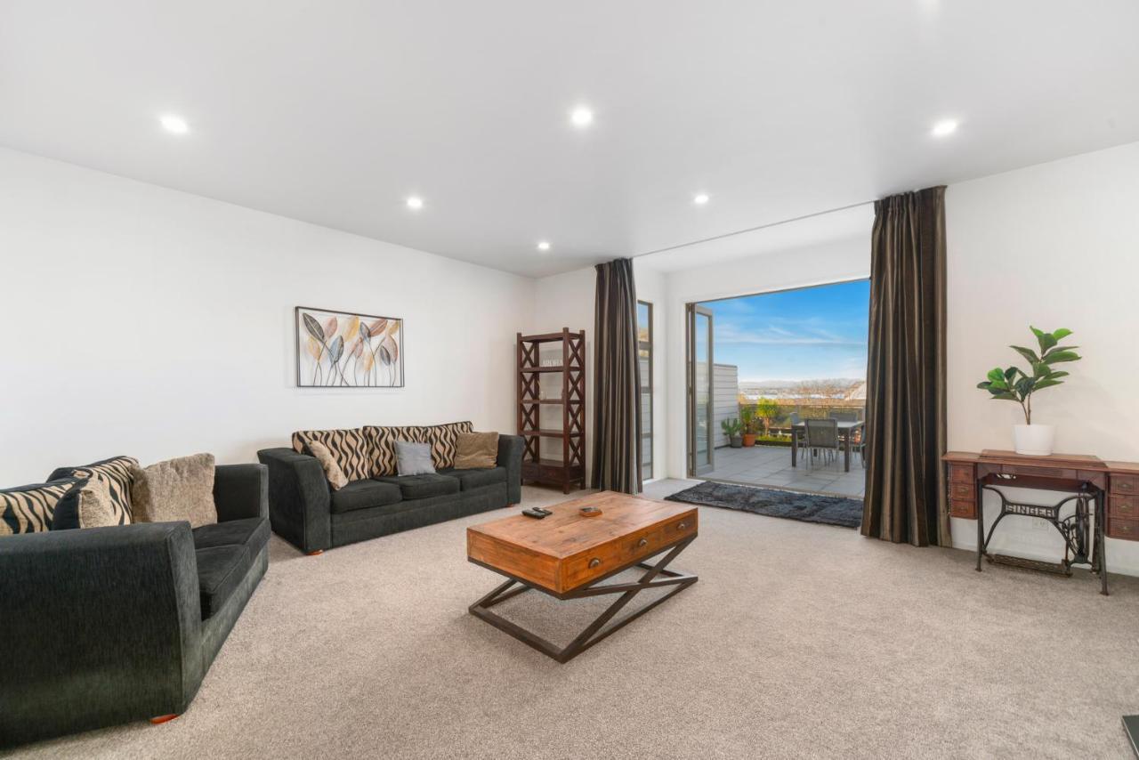 Lakeview Luxury - Taupo Holiday Apartment エクステリア 写真