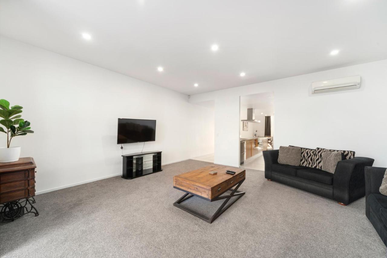 Lakeview Luxury - Taupo Holiday Apartment エクステリア 写真